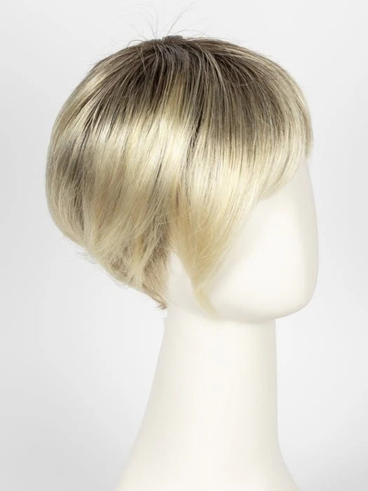 Short synthetic wigs for women in blonde with a sleek and modern bob cut hairstyle
