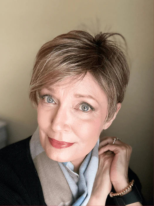 Stylish short synthetic wigs for women featuring an elegant cut and natural color for everyday wear