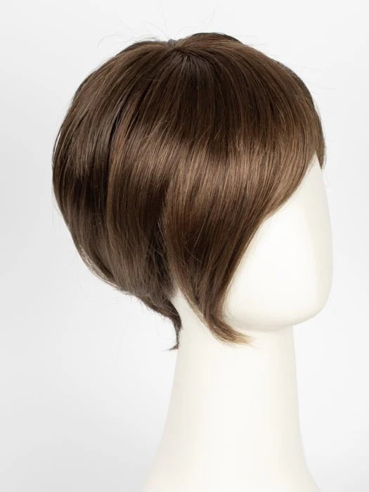 Short synthetic wigs for women in a chic brown style, perfect for everyday wear